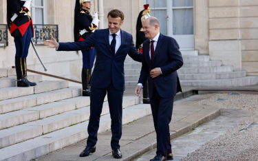 Środowe spotkanie w Paryżu było krótkie. Kanclerz Scholz i prezydent Macron nie wygłosili nawet oświ