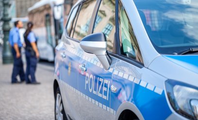 „Schwaebische Zeitung” przekazała, że aresztowana w Niemczech to 25-letnia Diren A. Kobieta ma mieć 