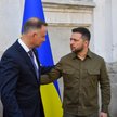 Prezydenci Andrzej Duda i Wołodymyr Zełensk podczas powitania przed katedrą śś. Apostołów Piotra i P