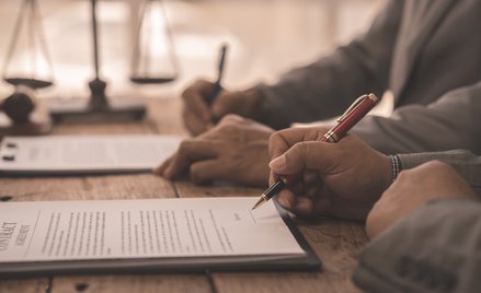 Niezawiśli i niewidoczni