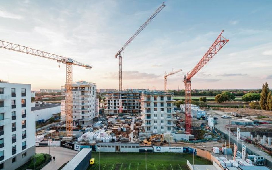 Koszty budowy i ziemi rosną, dlatego mieszkania drożeją.