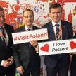 Minister Witold Bańka zrobił sobie zdjęcie na stoisku POT. Po lewej podsekretarz stanu w MSiT Darius
