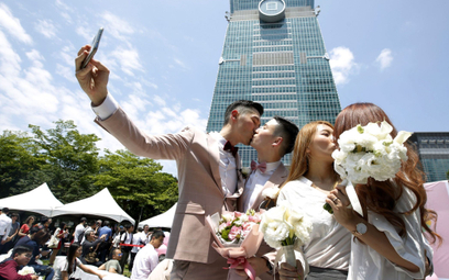 Sesja ślubna pod najwyższym budynkiem w Tajpej