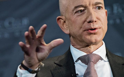 Jeff Bezos, prezes koncernu Amazon, miał przed rozwodem majątek wart 152 mld USD, co czyniło go najb