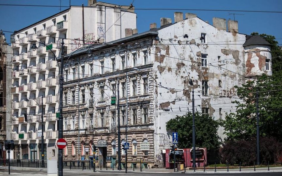 Miasta nieszczęśliwe a długotrwała polityka mieszkaniowa