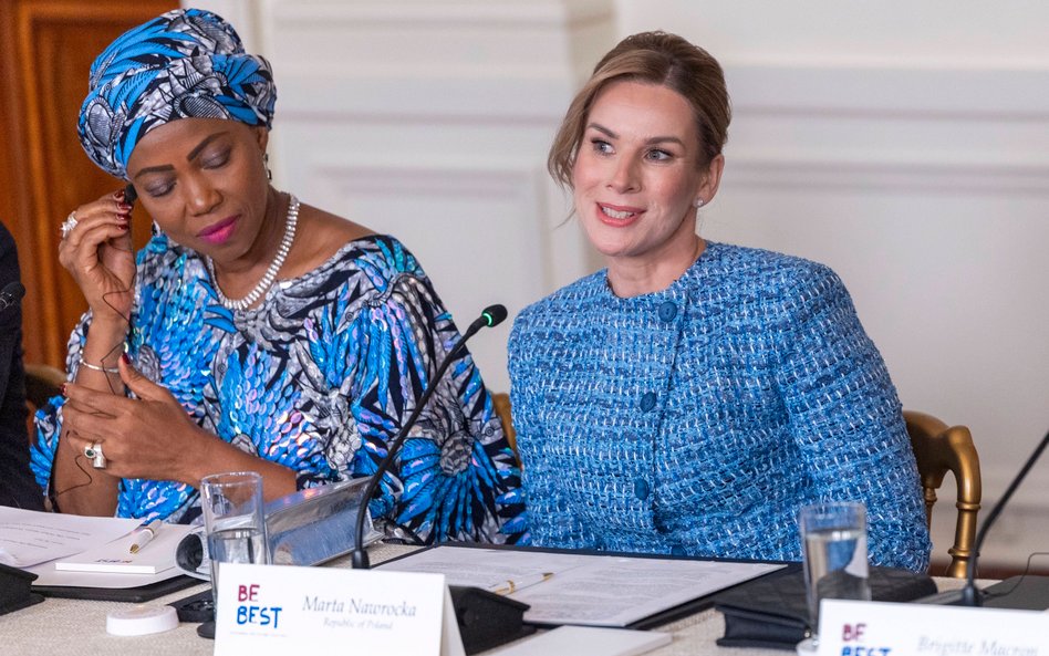 Po krótkim przedstawieniu się w języku angielskim i podziękowaniu za zaproszenie na spotkanie, pierw