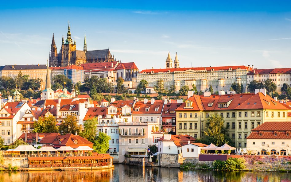 Zamek w Pradze. Czechy są atrakcyjnym kierunkiem dla inwestorów.