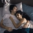 Paterson (Adam Driver) prowadzi zwyczajne życie z żoną Laurą (Golshifteh Farahani)