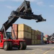 Transport towarów koleją z Chin do Polski jest szybszy niż statkiem i tańszy niż samolotem, dlatego 