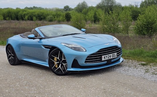 Aston Martin DB12 Volante