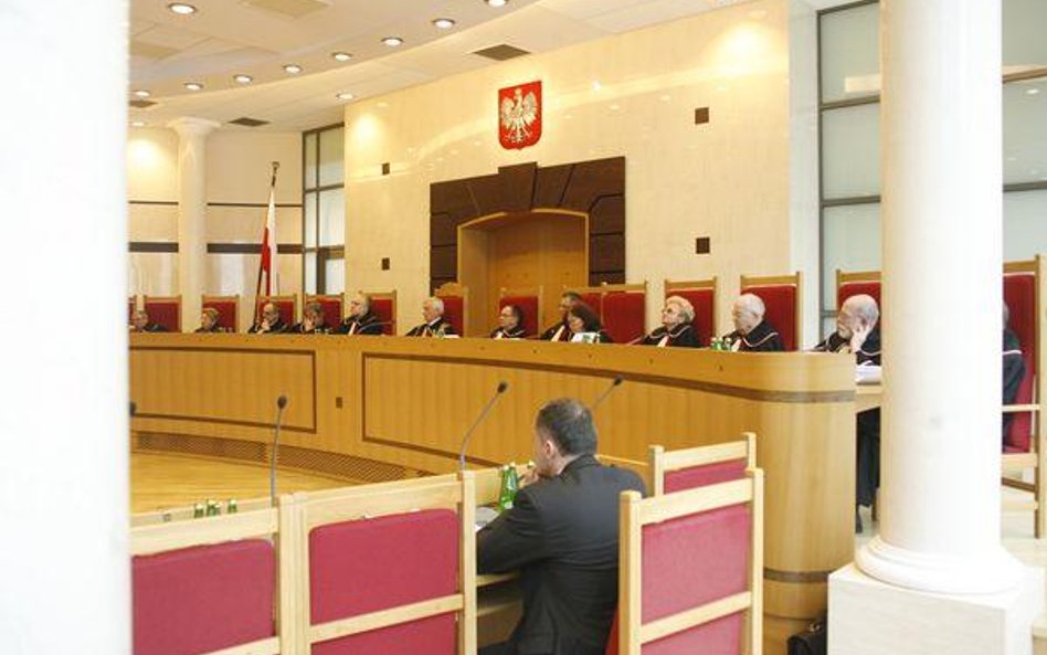 Wyrok w sprawie cięć w administracji już w maju