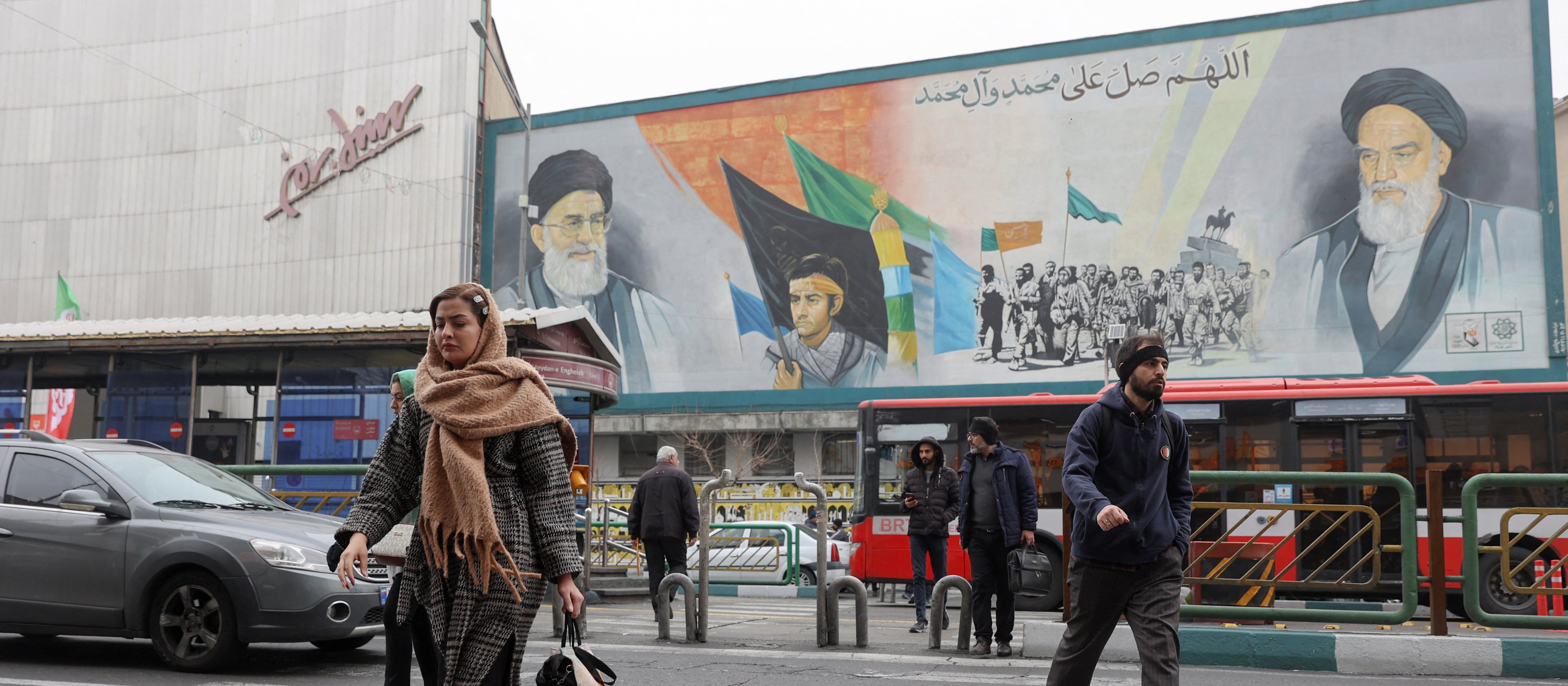 Nowa presja z Waszyngtonu. Trump nałoży 25 proc. cła za relacje handlowe z Iranem