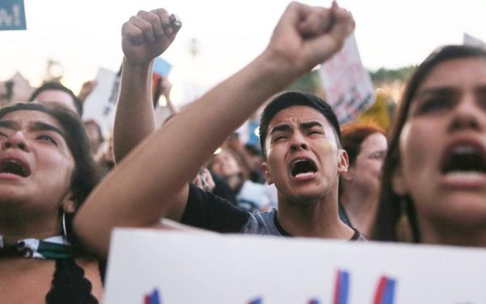 Los Angeles Czwartkowy protest przeciwko odbieraniu dzieci nielegalnym imigrantom