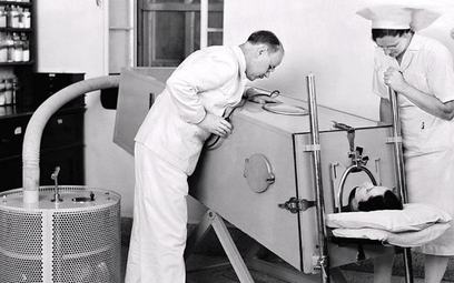 Pierwsze „żelazne płuco” powstało w 1928 r. Pomagało dzieciom, które przeszły polio