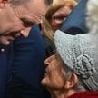 Prezydent Karol Nawrocki podczas spotkania z seniorami w Sochaczewie