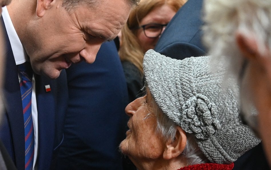 Prezydent Karol Nawrocki podczas spotkania z seniorami w Sochaczewie