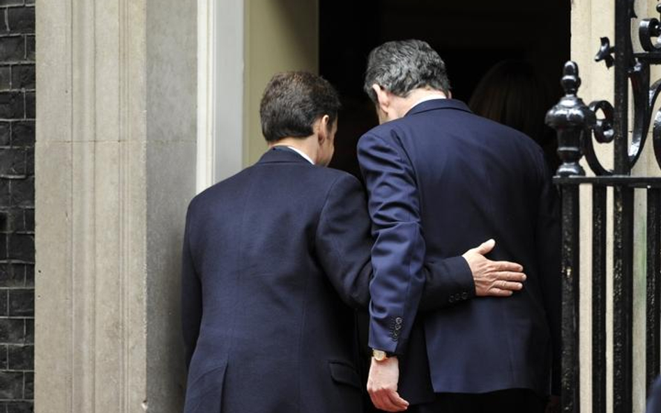 Gordon Brown (po prawej) i Nicolas Sarkozy