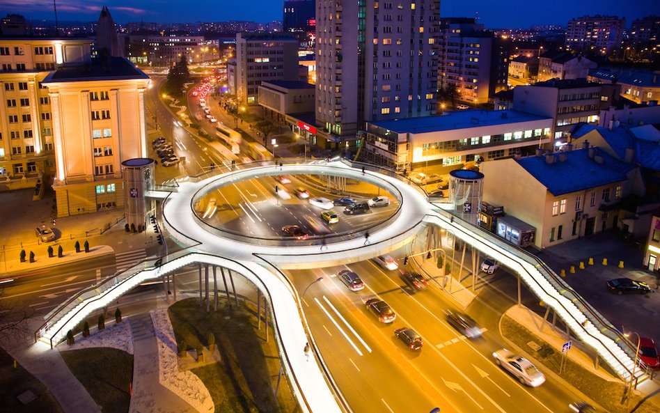 Rzeszowska kładka jest wyjątkowa w skali całego kraju nie tylko ze względu na kształt, ale również n