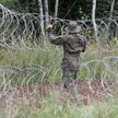 Montaż drutu kolczastego na granicy pomiędzy Polską i Białorusią, fot. z sierpnia