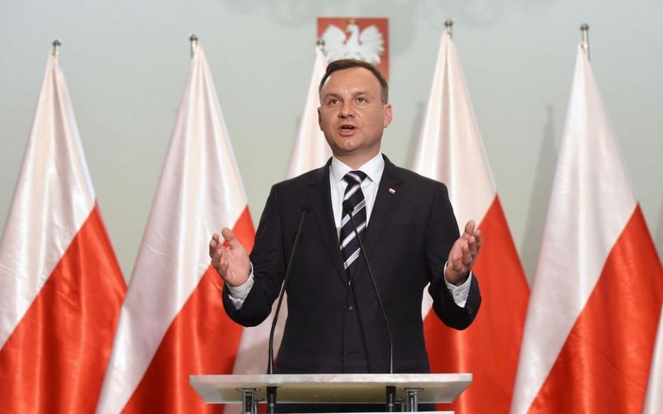 Kandydat PiS na prezydenta - Andrzej Duda, podczas konferencji prasowej po wystąpieniu szefa MSZ Grz