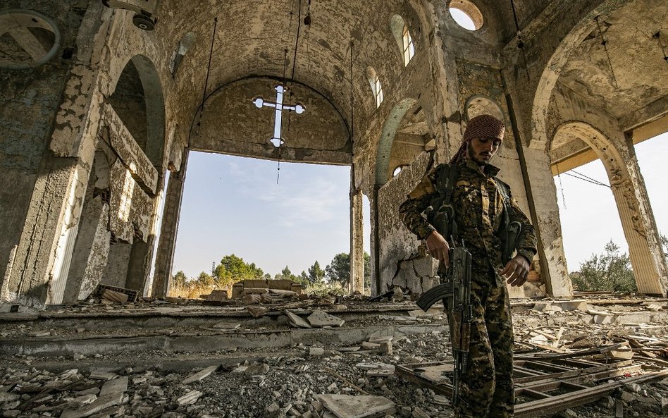 Szkoła Państwa Islamskiego. Liczenie karabinów i trygonometria dla snajperów