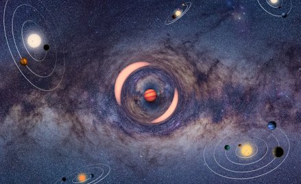 Artystyczna wizja planety swobodnej soczewkującej odległą gwiazdę z centrum Galaktyki. Dwa wzmocnion