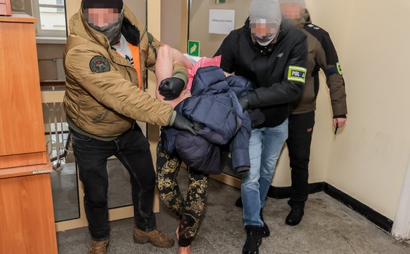 W domu znaleziono ciała kobiety i mężczyzny.