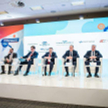 Uczestnicy debaty rozmawiali o zmianach na kolei w ostatnich latach i tym, jak przełożyły się one na