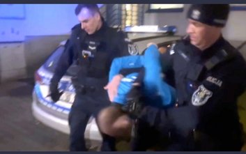 Mężczyzna próbował zgwałcić kobietę na przystanku na warszawskiej Białołęce