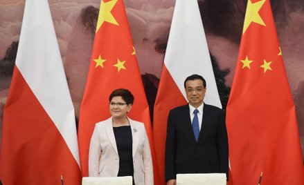 Premier Beata Szydło (L) podczas spotkania z premierem ChRL Li Keqiangiem (P) w Pekinie.