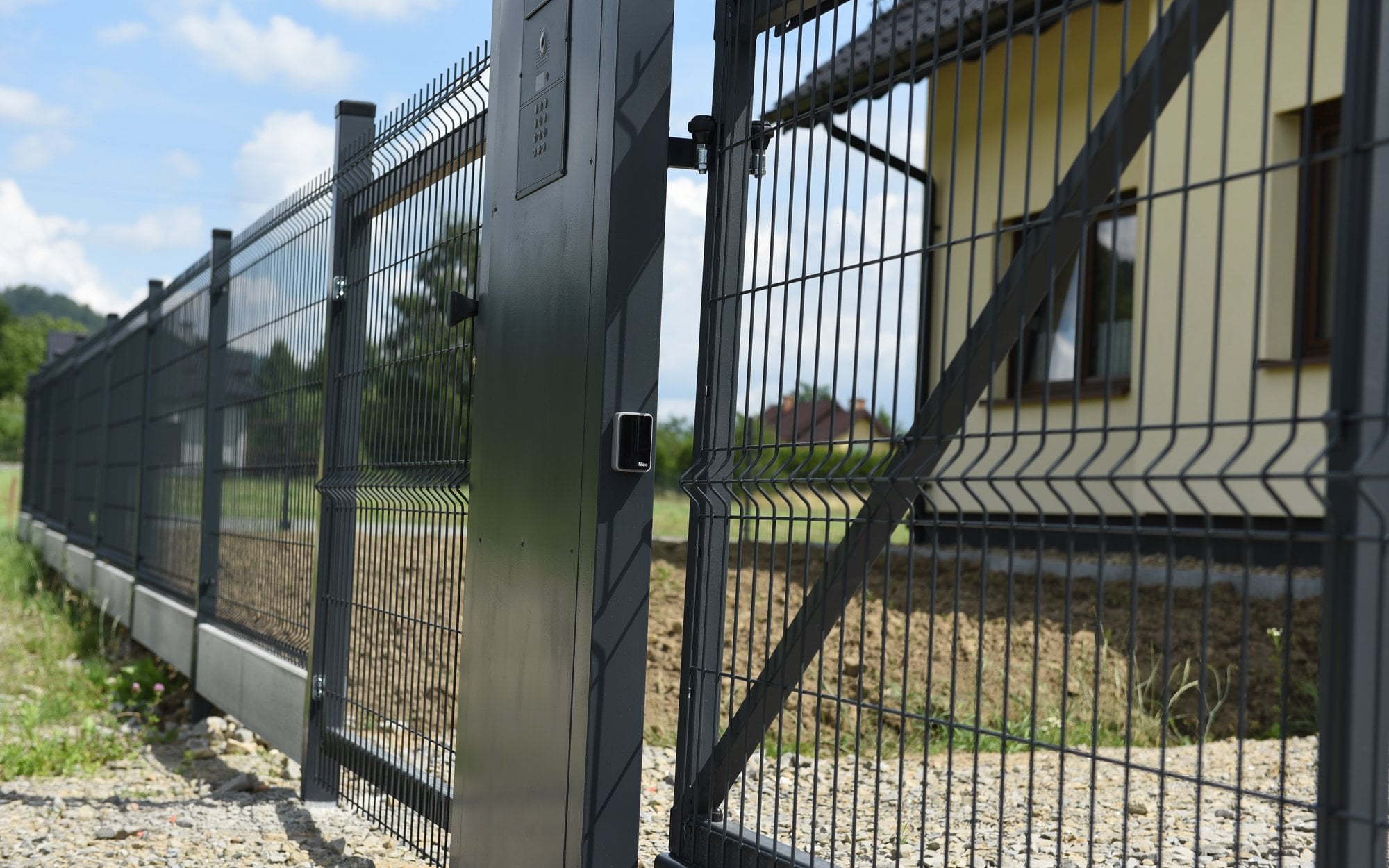 Nowe przepisy od września 2026. Zmienią się zasady dotyczące furtek, ogrodzeń i bram