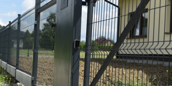 Od września 2026 nowe przepisy dotyczące ogrodzeń, bram i fotowoltaiki przy budowie domów