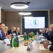 Opoziţia se pregăteşte pentru o revoluţie în politica externă.  Sunt surprinzător de puține diferențe