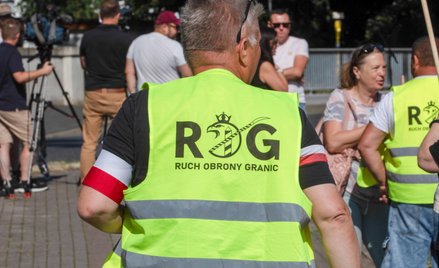 Pikieta pod egidą Ruchu Obrony Granic przy polsko-niemieckim moście granicznym nad Nysą Łużycką w ok