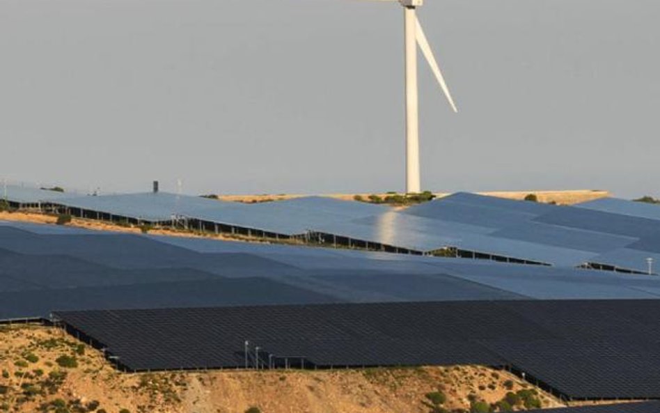 Energię z farm wiatrowych i ogniw fotowoltaicznych dzięki rozwojowi technologii będzie można magazyn