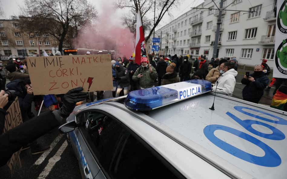 Prawo po stronie protestujących. Sąd o legitymowaniu obywateli przez policję