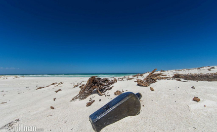 Najstarszy list w butelce znaleziony na plaży w Australii