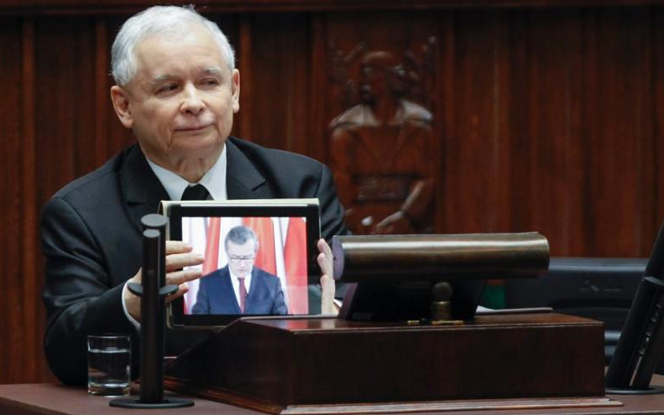 Jarosław Kaczyński na tablecie odtworzył przemówienie prof. Piotra Glińskiego