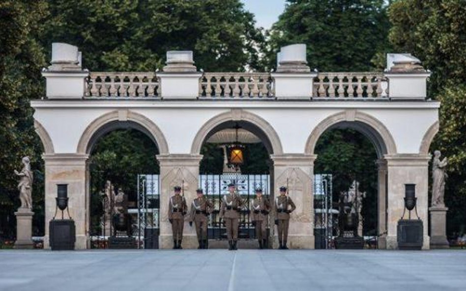 Druga tablica poświęcona wyklętym na Grobie Nieznanego Żołnierza