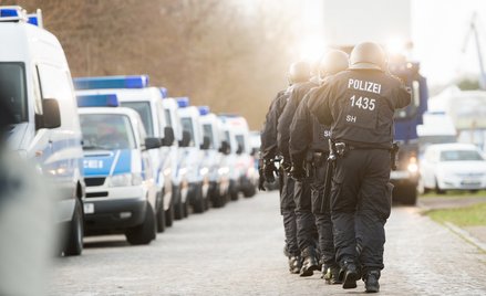 Strzały w fabryce Mercedesa. Dwie osoby nie żyją