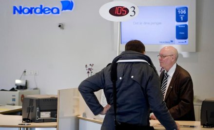 Niektóre spośród największych szwedzkich banków skarżą się, że polityka rządu negatywnie wpływa na i