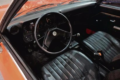 Ma za sobą dokładny remont silnika, blach i wnętrza.