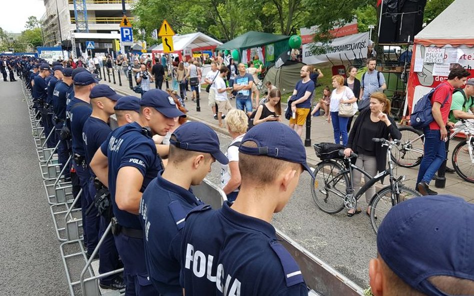 Policjant: Wypowiedzenie posłuszeństwa to bunt