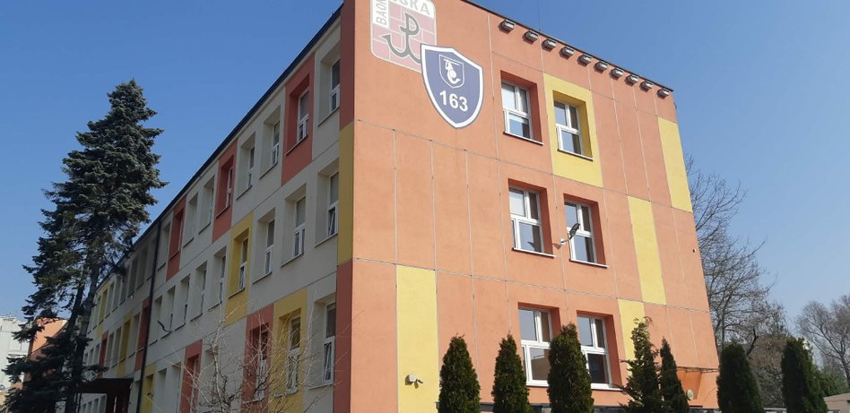 SP 163 rozwija się, oferując dzieciom i młodzieży coraz to nowe rozwiązania.