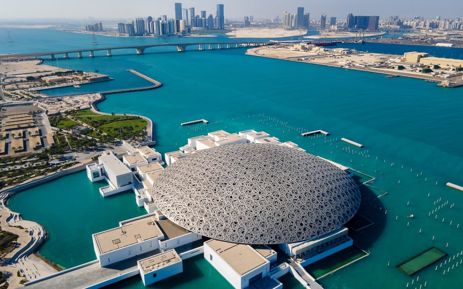Muzeum Luwr w Abu Dhabi w ZEA.