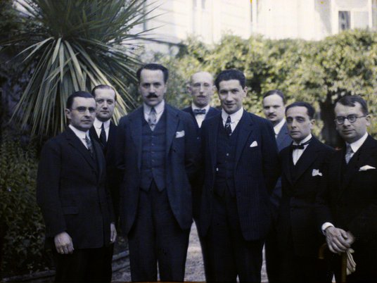 Polska delegacja pod przewodnictwem Aleksandra Skrzyńskiego (trzeci od lewej) na konferencji w Locar