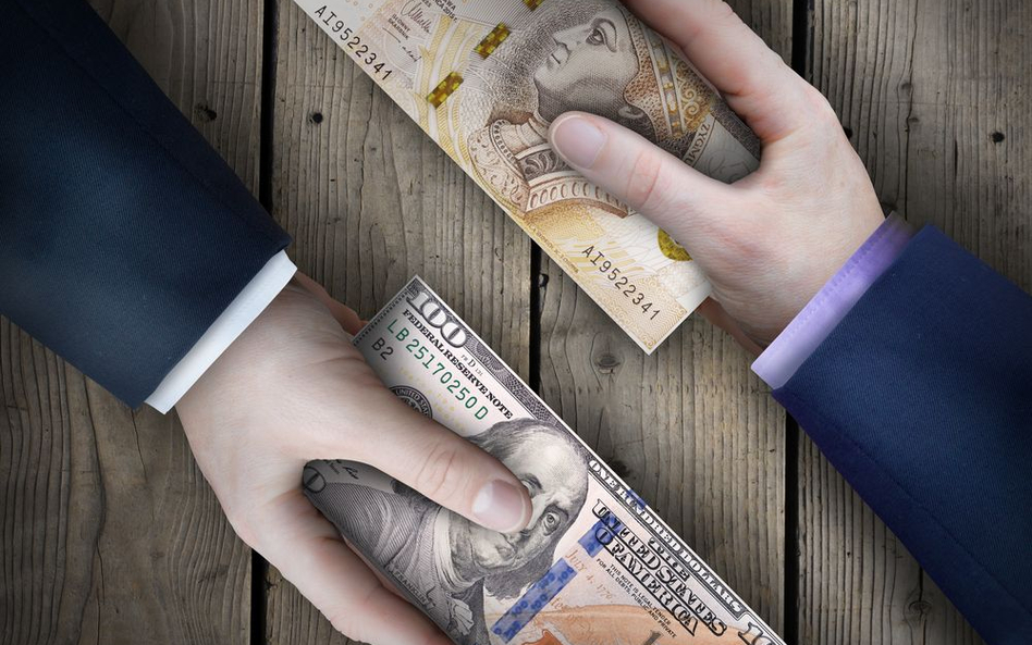 PIT: pensja pracownika fundacji finansowana przez rząd USA z podatkiem - wyrok NSA