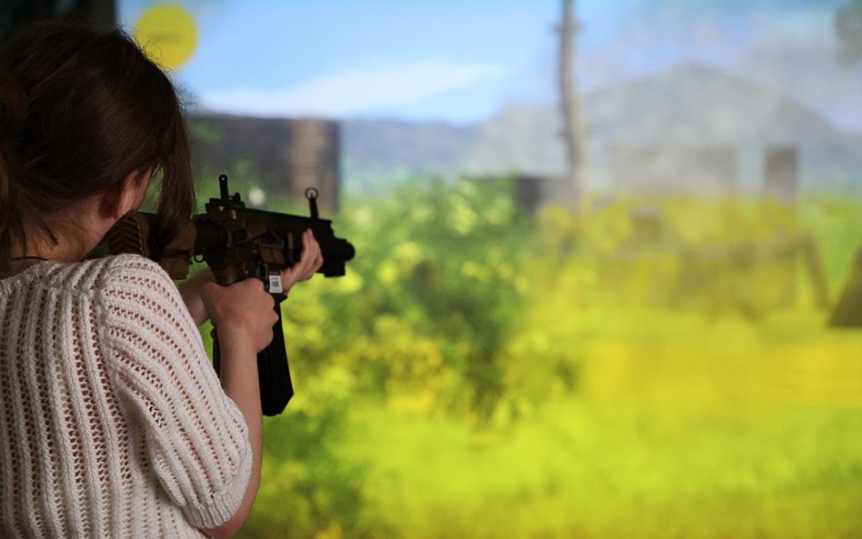 Wielką zaletą wirtualnej strzelnicy jest fakt, że nie wymaga ona stałej i kosztownej infrastruktury