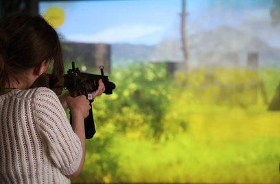 Wielką zaletą wirtualnej strzelnicy jest fakt, że nie wymaga ona stałej i kosztownej infrastruktury