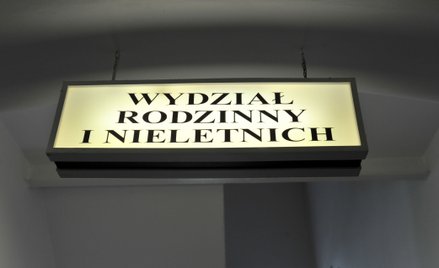 Sądy rodzinne jak za króla Ćwieczka. Potrzebują informatyzacji